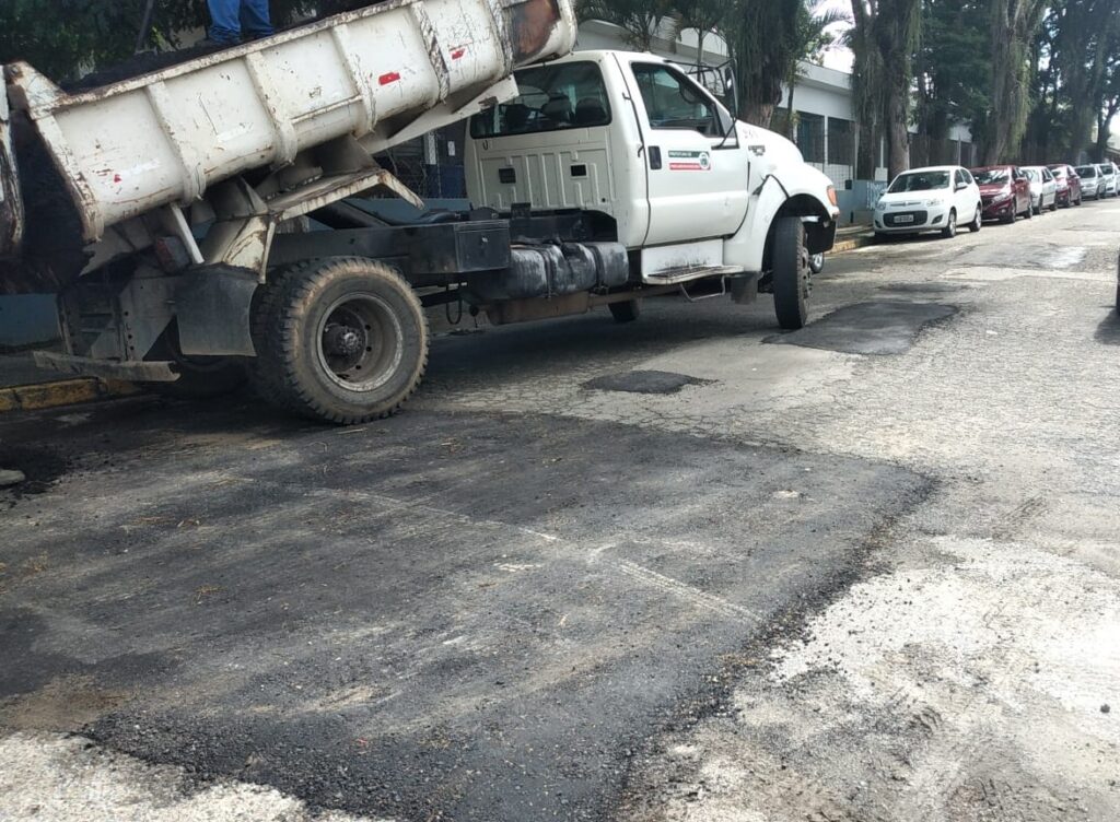 Operação Tapa Buracos no bairro do Santana