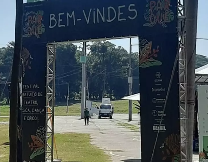 Portal de entrada do Parque da Cidade expõe linguagem neutra