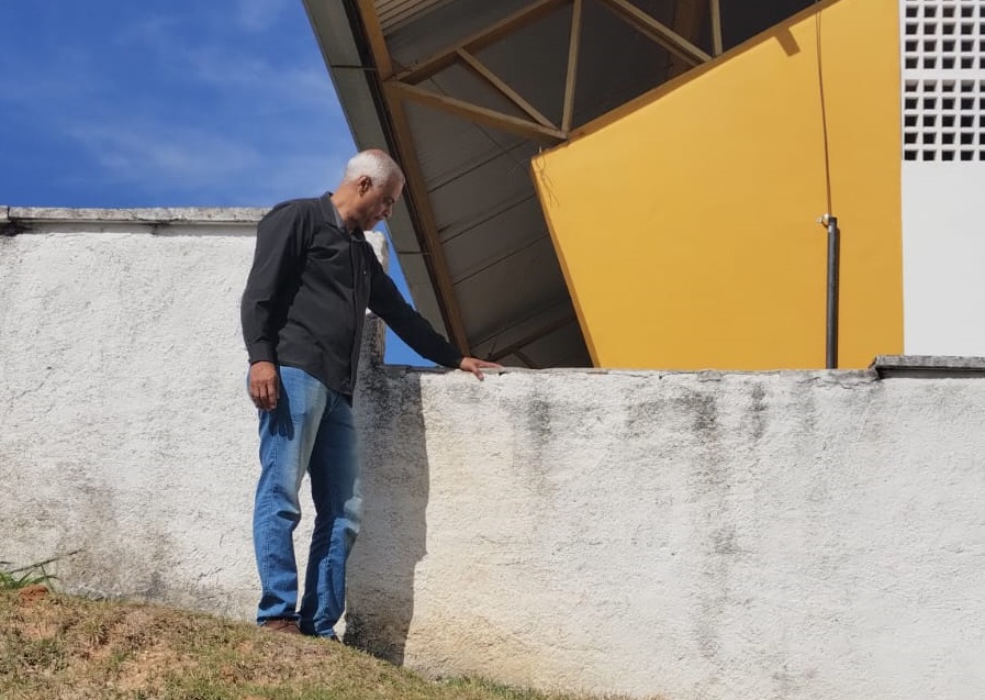 Vereador Gilson Nagrin em visita de emergência à Escola Municipal Prof.ª Maria Aparecida Arantes Vasques